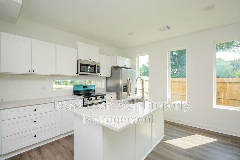 4358 Clover St #A - Photo 5 of 33