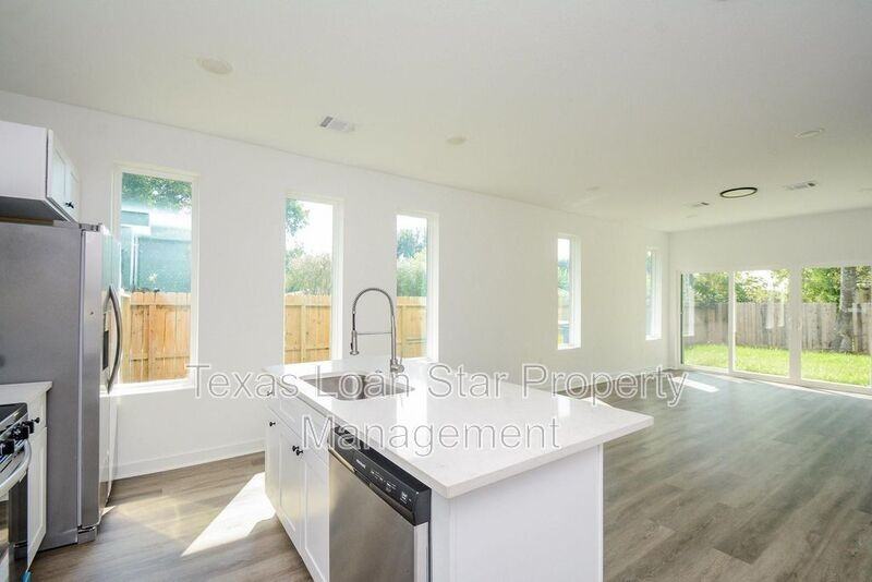 4358 Clover St #A - Photo 6 of 33