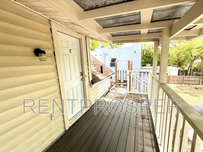 728 Arlington St #C - Photo 3 of 13