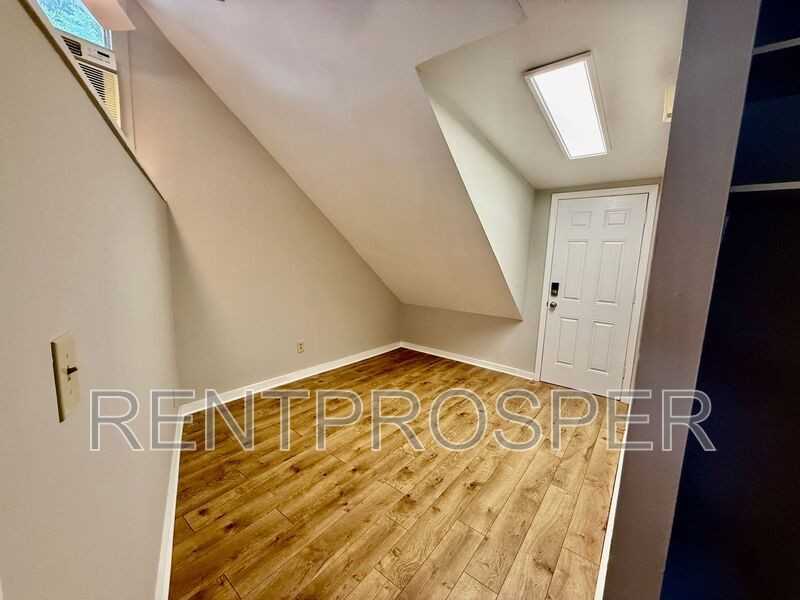 728 Arlington St #C - Photo 6 of 13