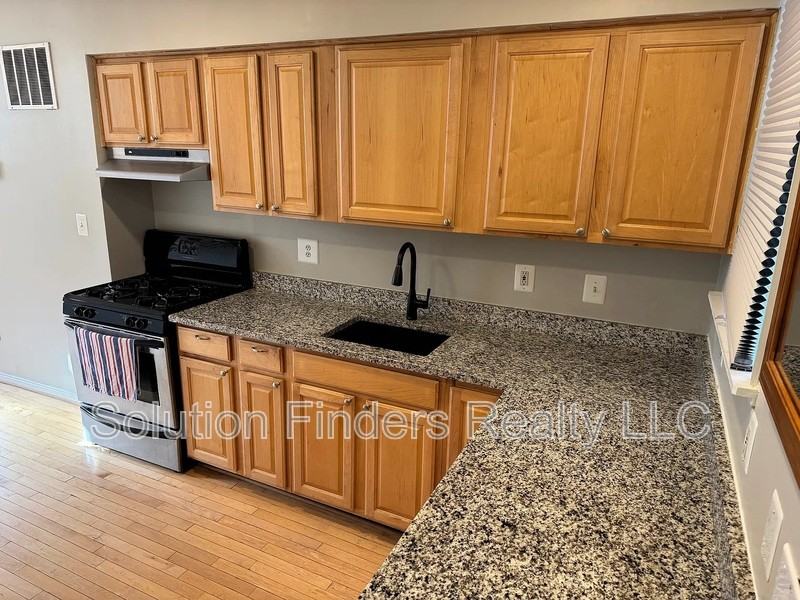 1701 Olive St - Photo 2 of 10