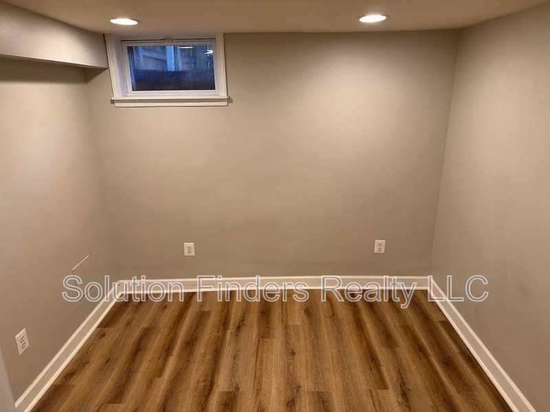 1701 Olive St - Photo 5 of 10