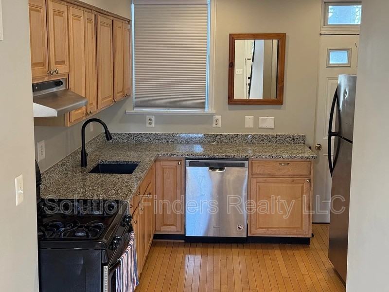 1701 Olive St - Photo 6 of 10