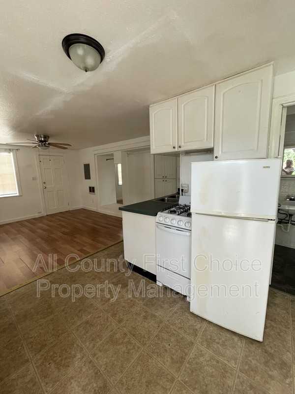 1225 1/2 11th St N - Photo 2 of 7