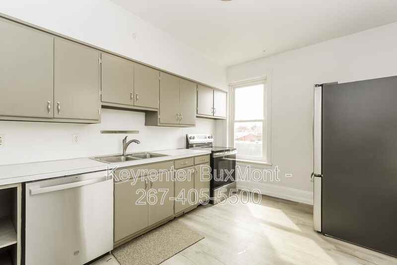 340 W Broad St - Photo 2 of 17