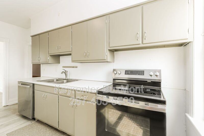 340 W Broad St - Photo 3 of 17