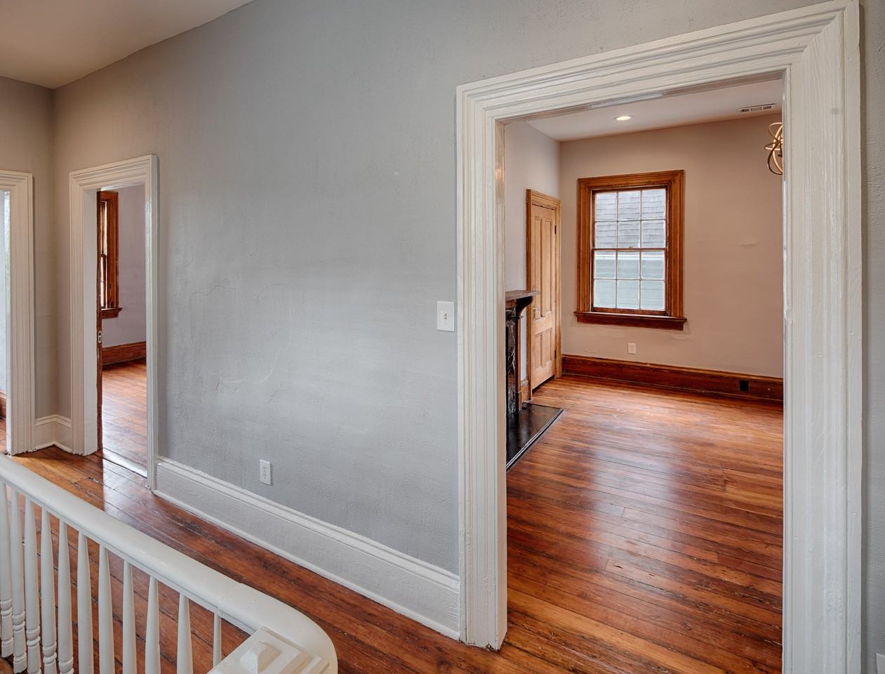 203 West Waldburg Street - Photo 4 of 22