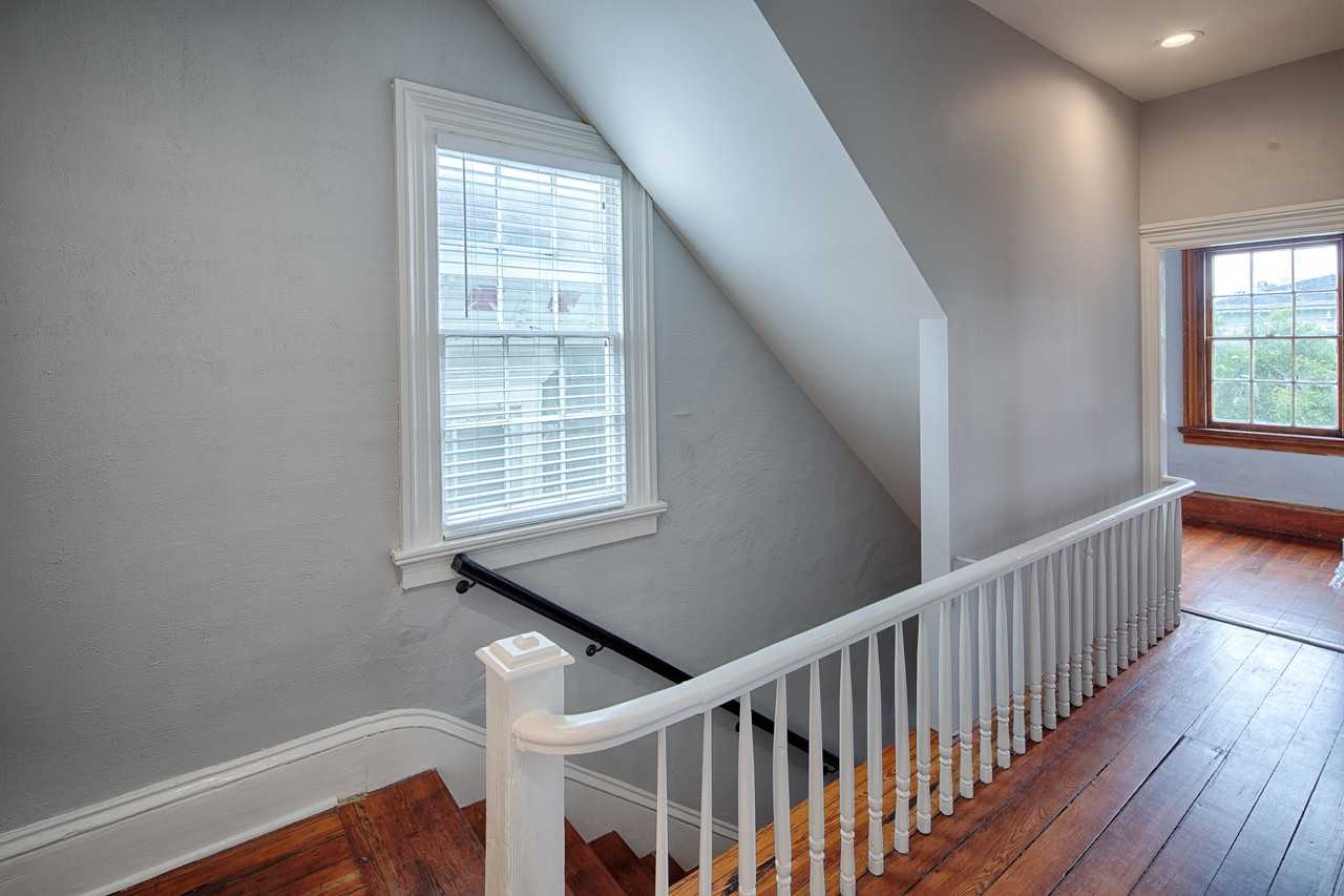 203 West Waldburg Street - Photo 5 of 22