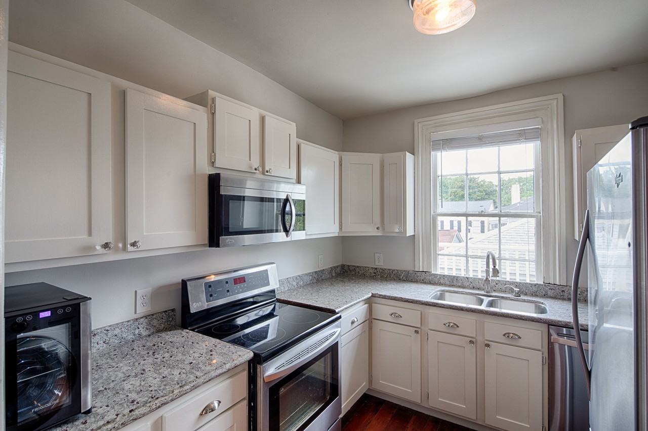 203 West Waldburg Street - Photo 6 of 22