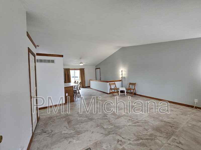 56430 Hoosier Ave - Photo 3 of 25