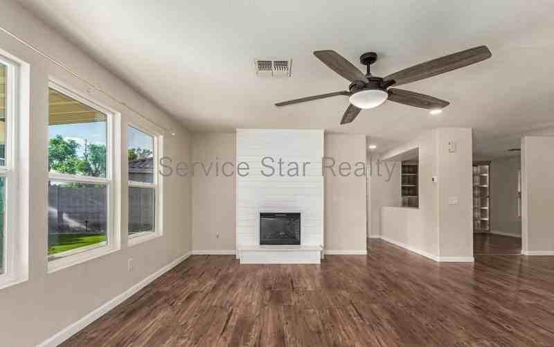 28422 N 32nd Ln - Photo 7 of 16
