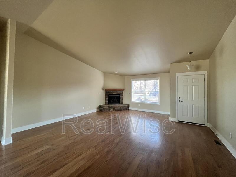 2521 Nw 13th St - Photo 3 of 16