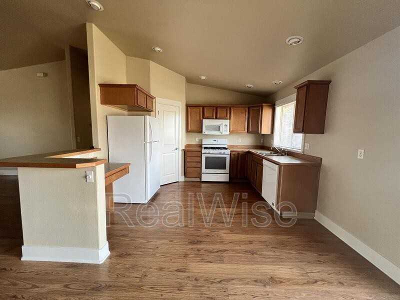 2521 Nw 13th St - Photo 6 of 16