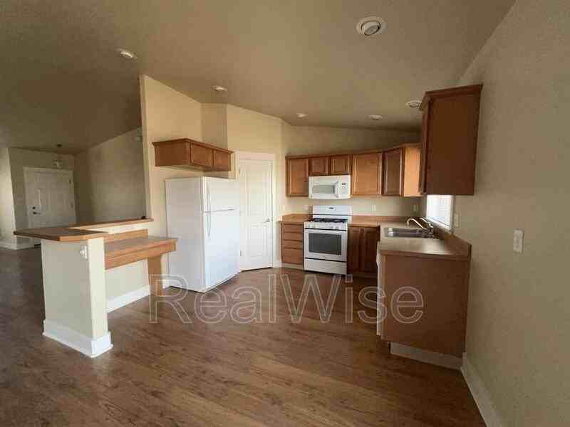 2521 Nw 13th St - Photo 7 of 16