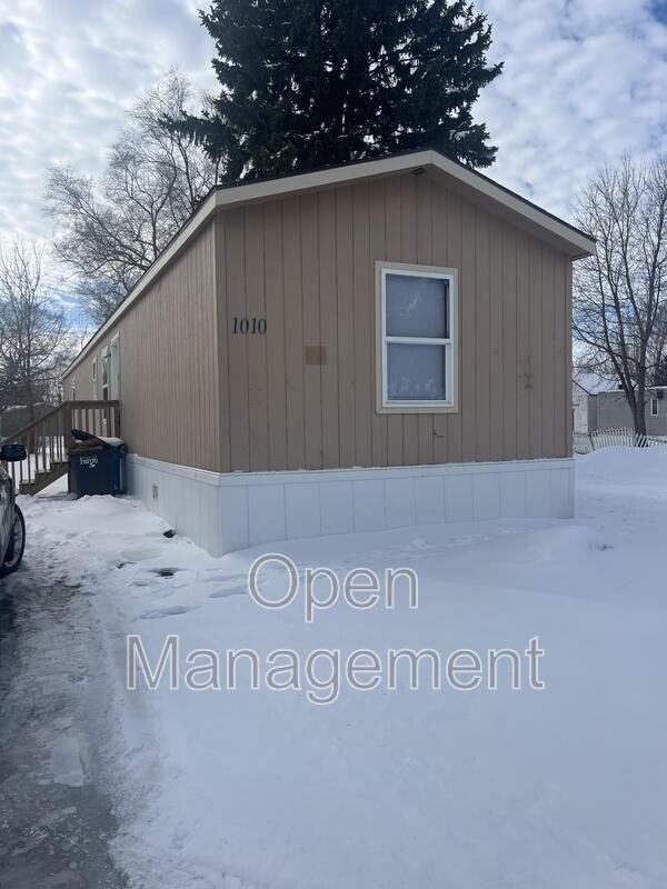 3512 Kelly St N - Photo 2 of 12