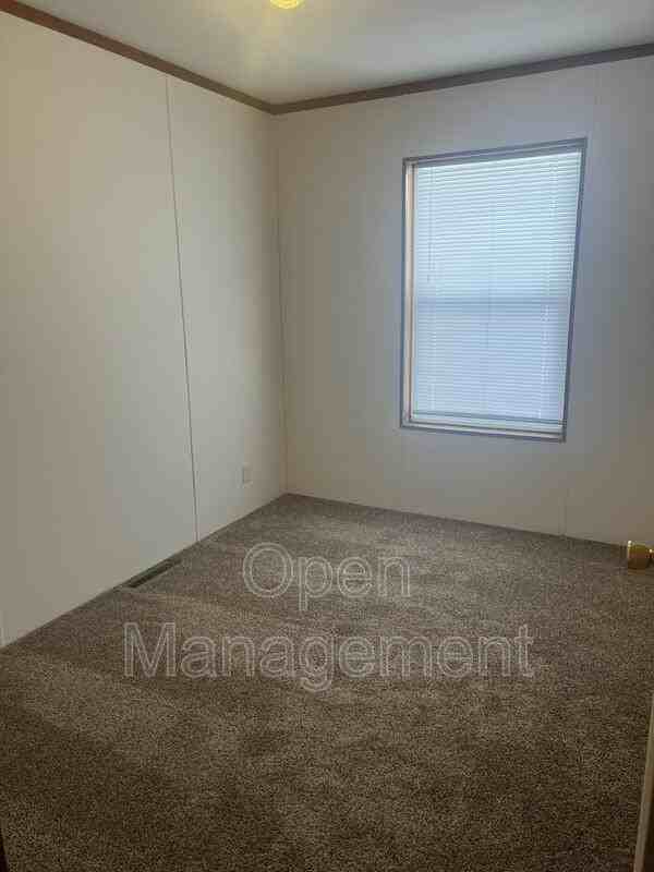 3512 Kelly St N - Photo 5 of 12