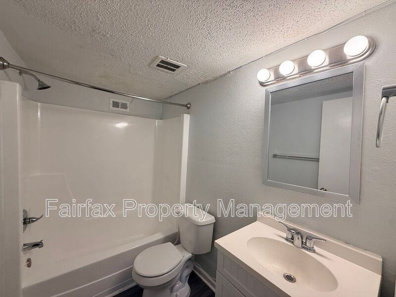 1011 Burke St #6 - Photo 7 of 7