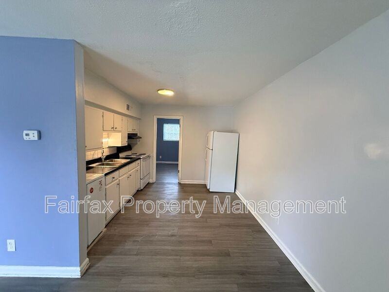 1011 Burke St #6 - Photo 2 of 7