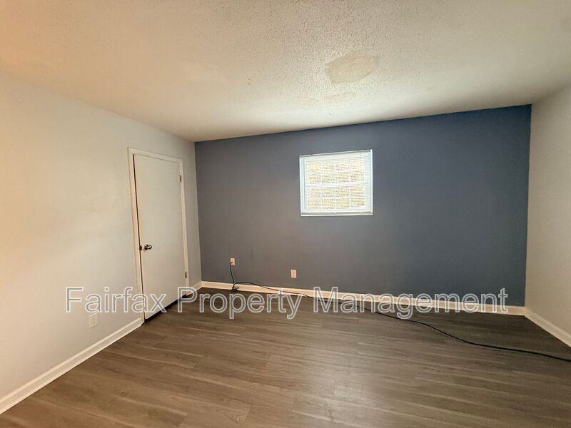 1011 Burke St #6 - Photo 4 of 7