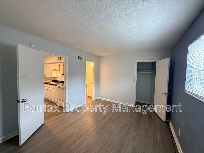 1011 Burke St #6 - Photo 6 of 7