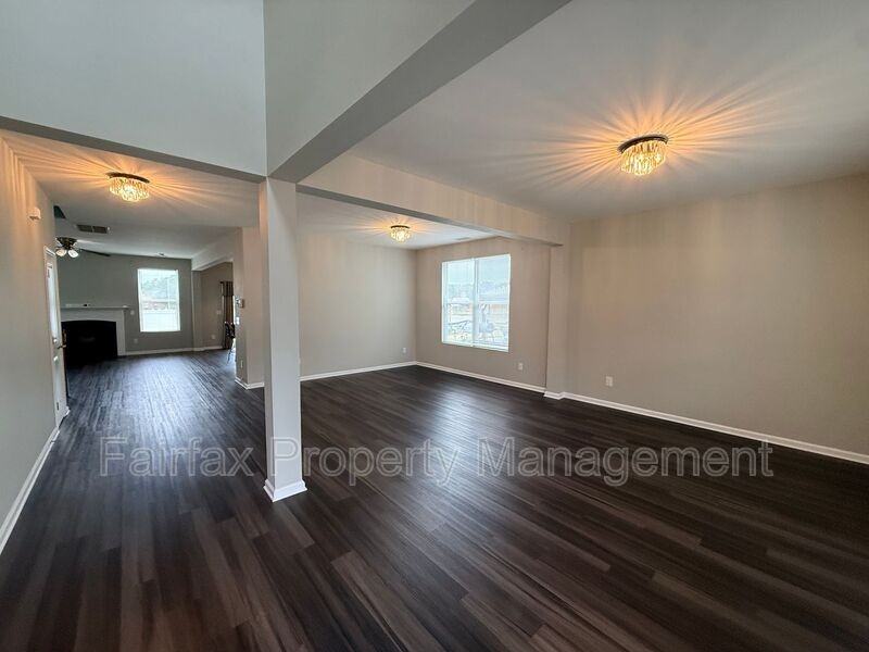 127 Rosebud Ln - Photo 3 of 36