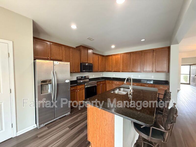 127 Rosebud Ln - Photo 7 of 36