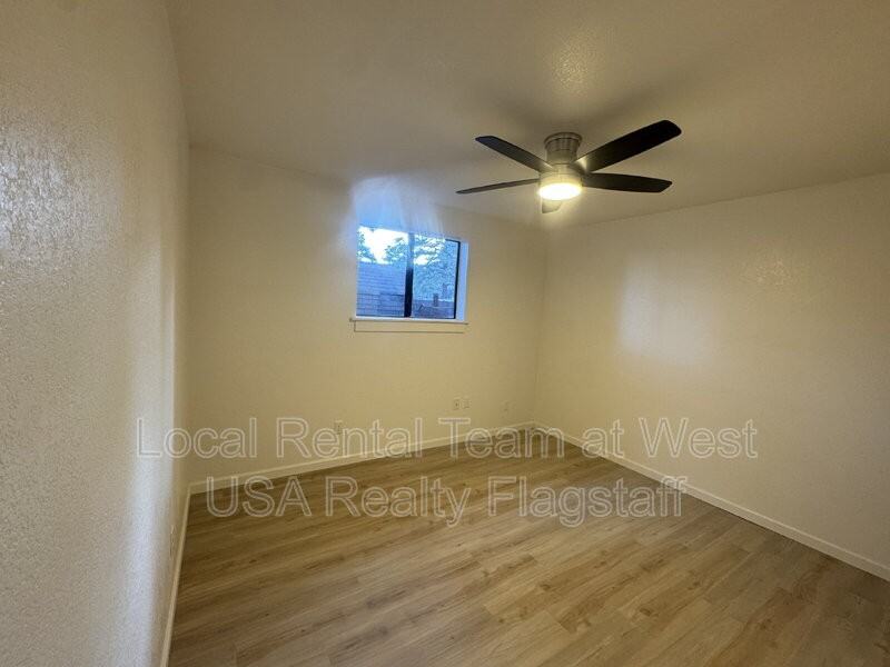 4513 E Hollygreen Rd - Photo 4 of 16