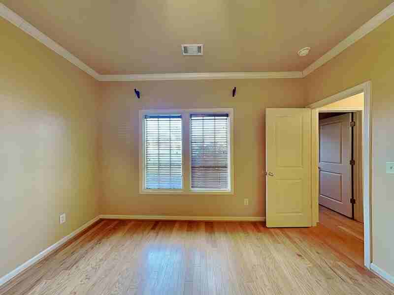 1036 Portobello Rd - Photo 5 of 19