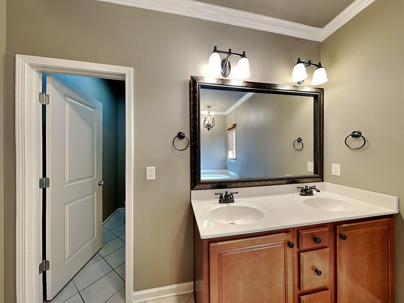 1036 Portobello Rd - Photo 7 of 19