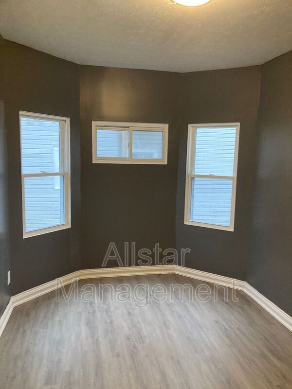 760 W 9th St - Photo 4 of 25