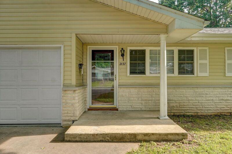 2137 E Madison St - Photo 3 of 20