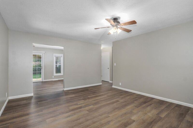 2137 E Madison St - Photo 4 of 20