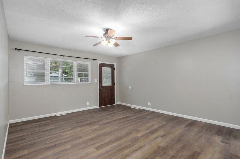 2137 E Madison St - Photo 5 of 20