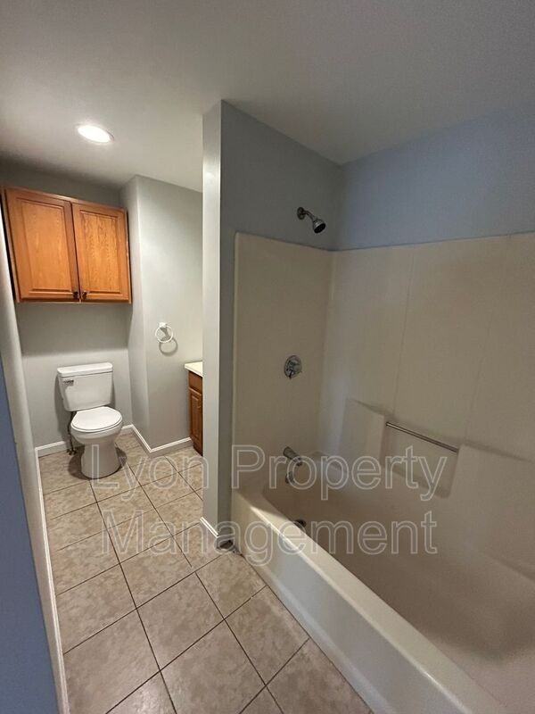 12 Clark Ct #1R - Photo 4 of 12