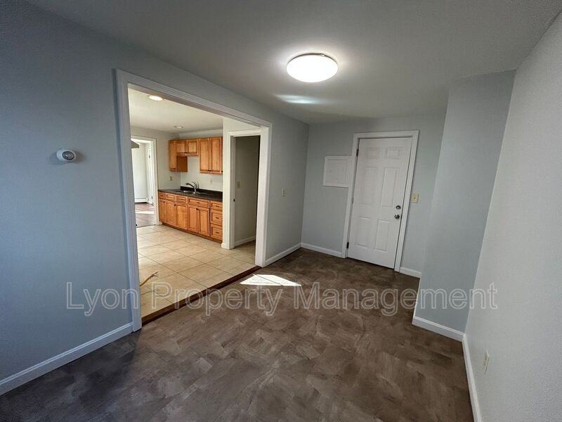 12 Clark Ct #1R - Photo 6 of 12