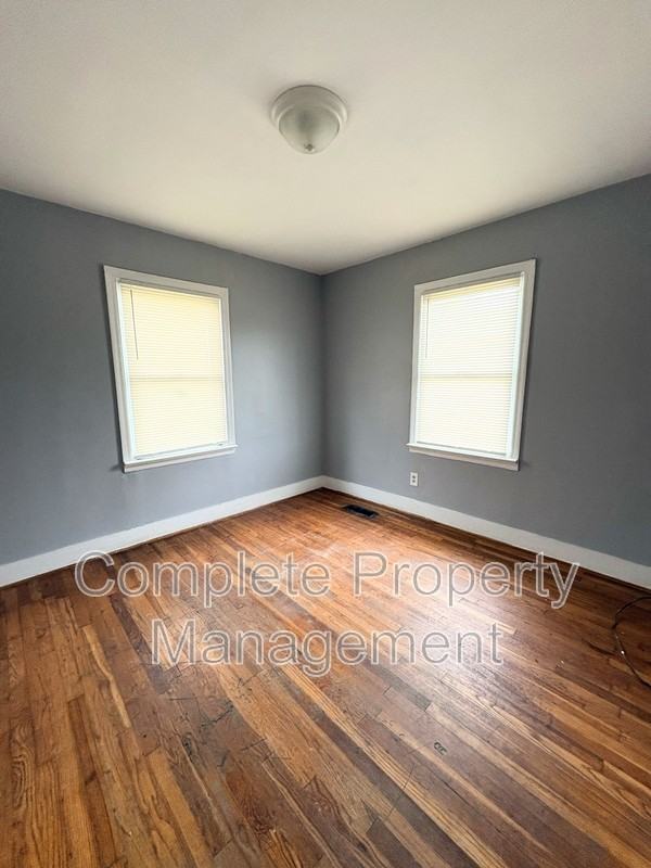 5219 Court G - Photo 7 of 8