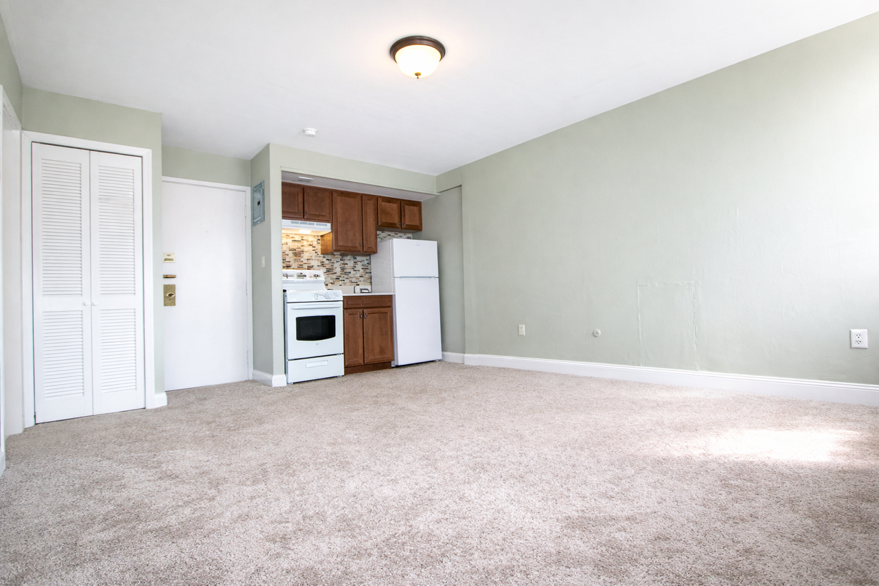 UNIVERSITY PLACE -- 205 - Photo 2 of 19