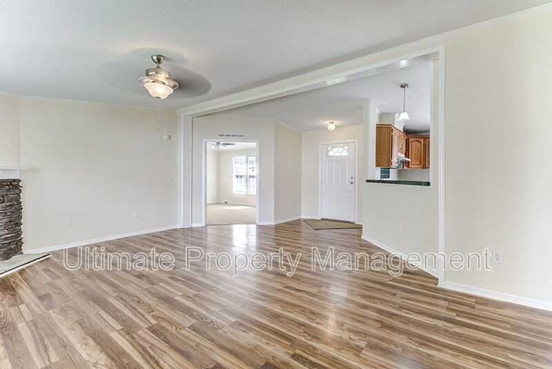 9390 Holbrook Dr - Photo 5 of 22