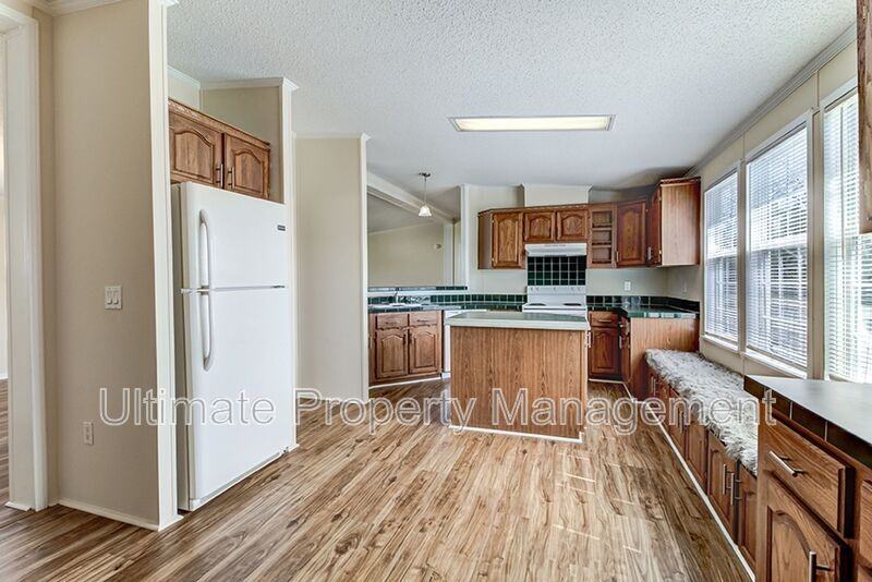 9390 Holbrook Dr - Photo 7 of 22