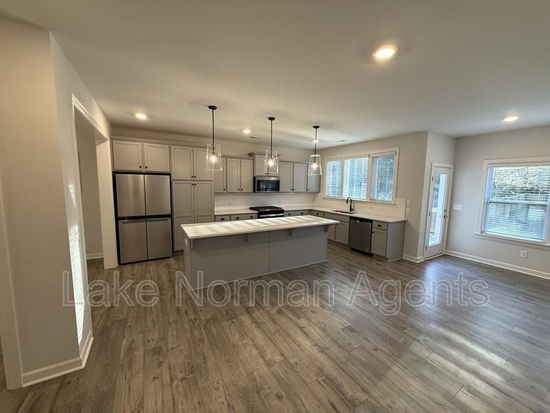 114 Ryan Ln - Photo 4 of 29