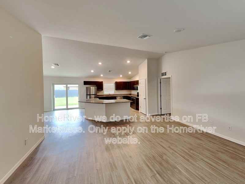 2218 Nw 31st St - Photo 4 of 20