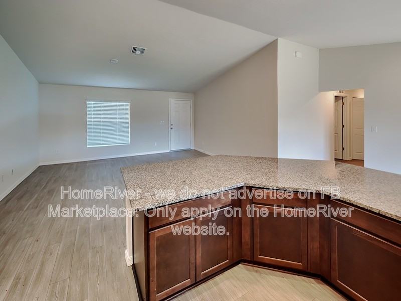 2218 Nw 31st St - Photo 7 of 20