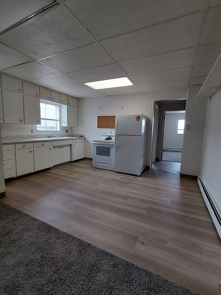 1630 9 Avenue - Photo 4 of 14