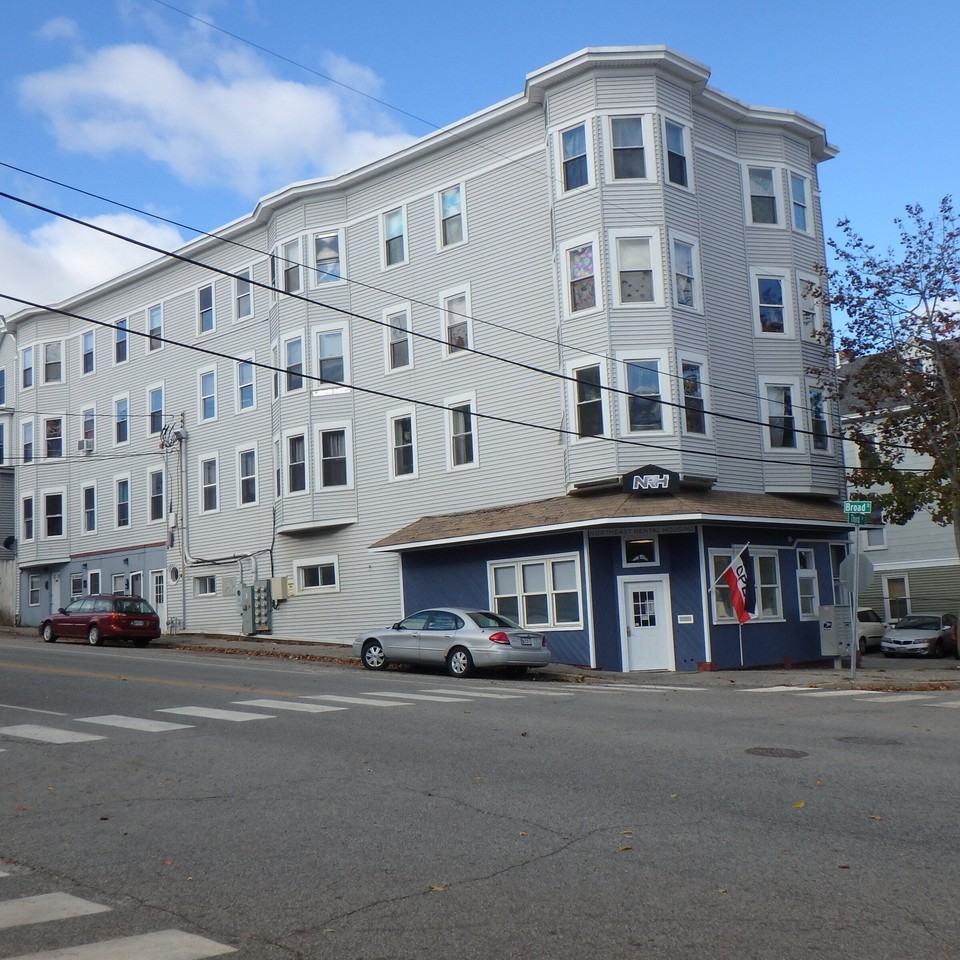 71 Broad St - Photo 2 of 4