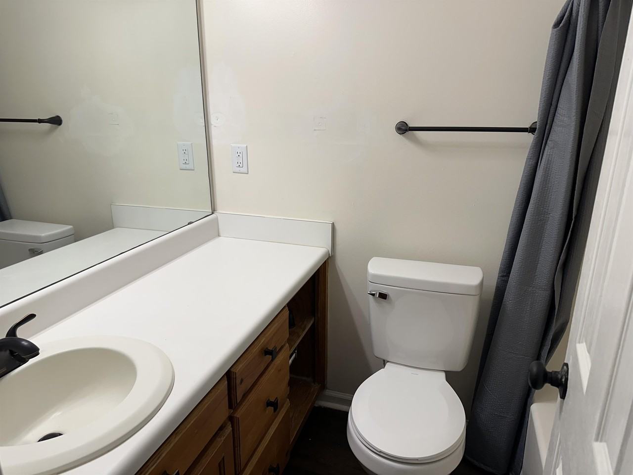 306 Moore Apartments - Photo 3 of 3