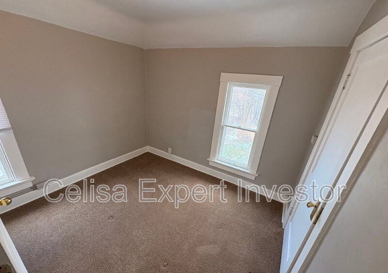 3609 S Harrison St - Photo 6 of 9