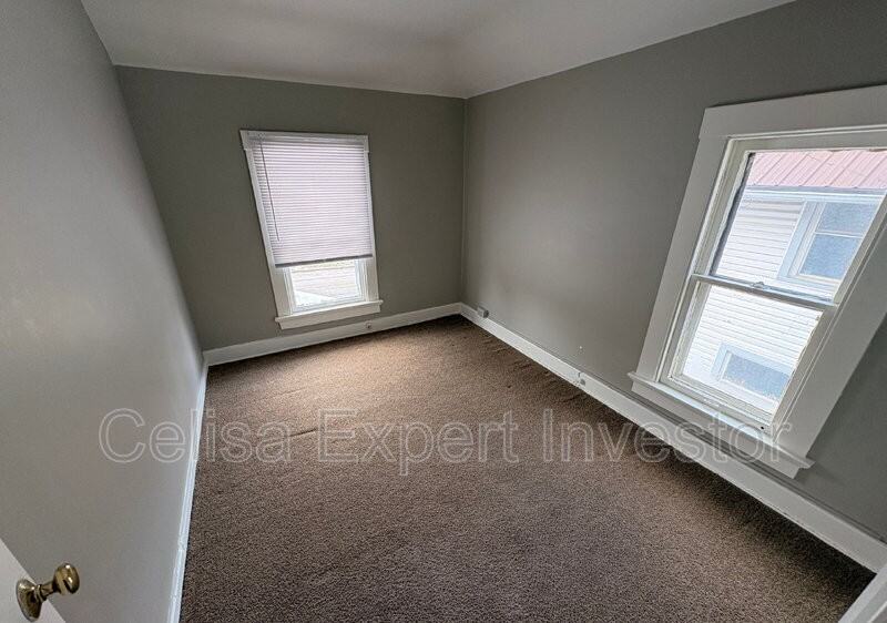 3609 S Harrison St - Photo 7 of 9