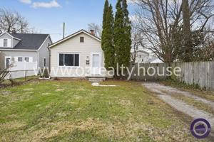 featured image of 1913 Newport Ave