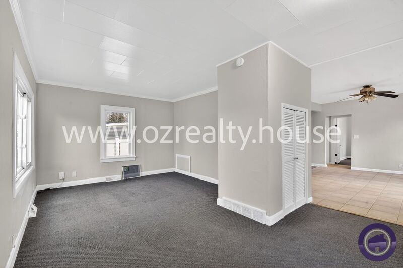 1913 Newport Ave - Photo 3 of 17