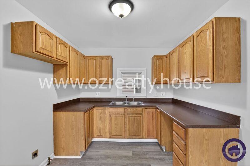 1913 Newport Ave - Photo 5 of 17